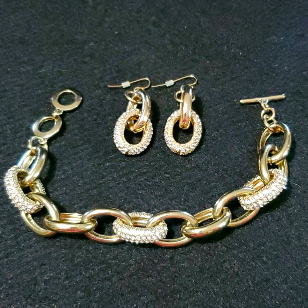 Gold tone bracelet & earring set
